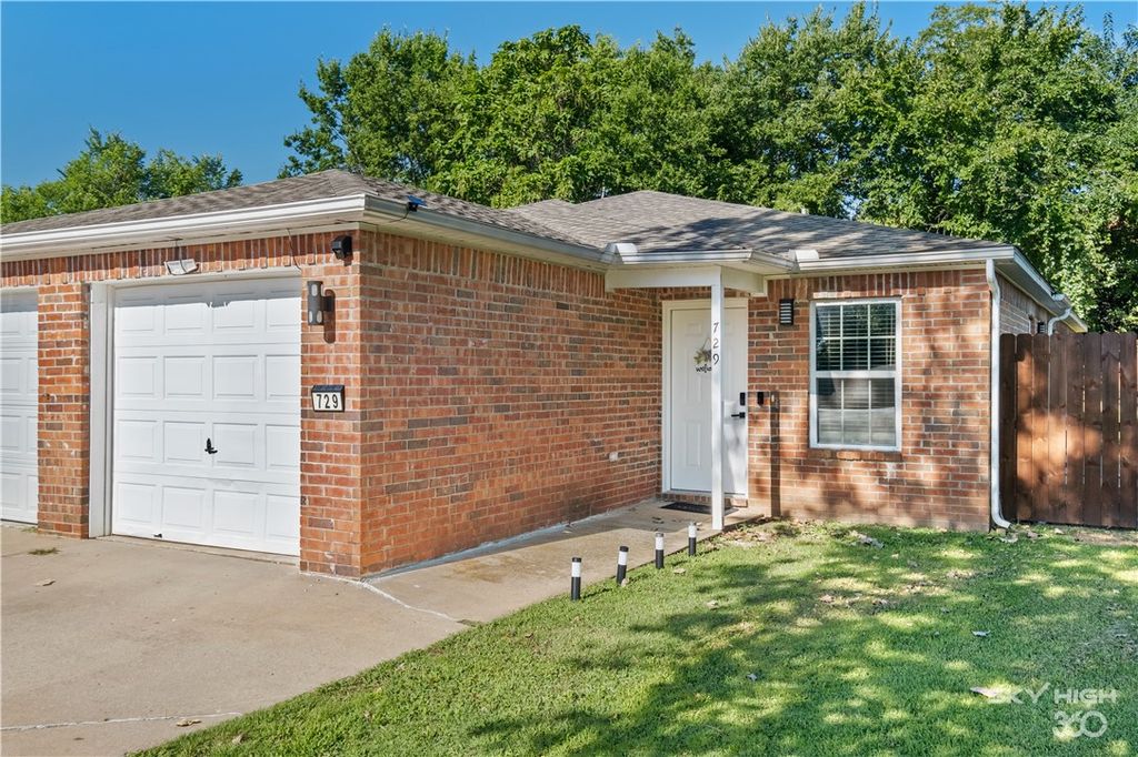 729 Erika Avenue, Fayetteville, AR 72701