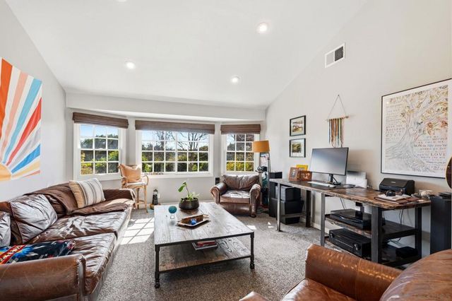 8 Country Glen Rd, Fallbrook, CA 92028