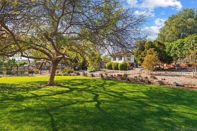 8 Country Glen Rd, Fallbrook, CA 92028