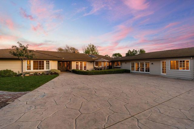 8 Country Glen Rd, Fallbrook, CA 92028