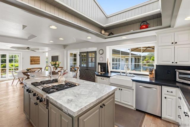 8 Country Glen Rd, Fallbrook, CA 92028