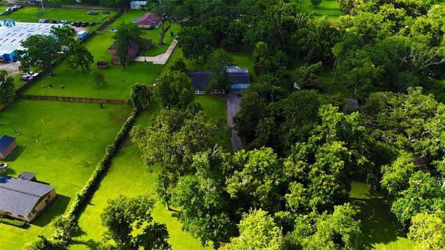 141 Cypress Drive, Richwood, TX 77531