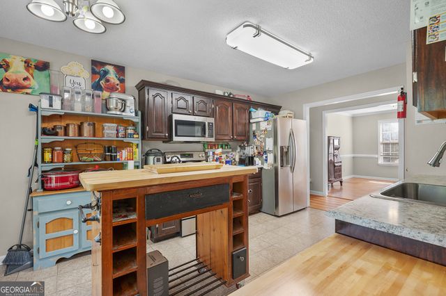240 Orchard Way SE, Calhoun, GA 30701