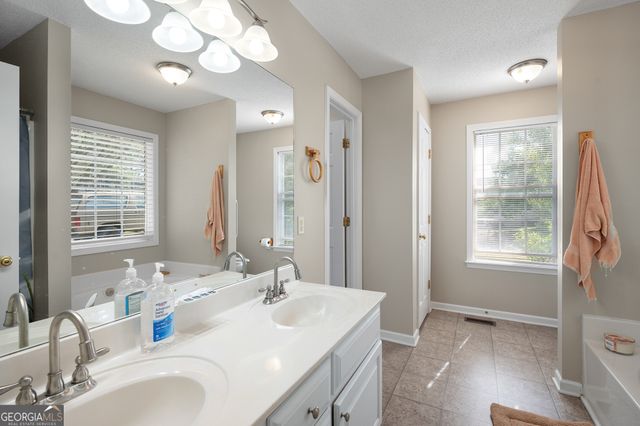 240 Orchard Way SE, Calhoun, GA 30701