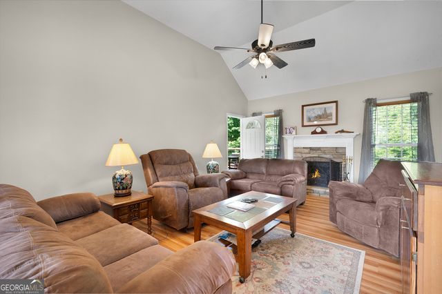 240 Orchard Way SE, Calhoun, GA 30701