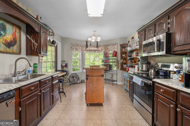 240 Orchard Way SE, Calhoun, GA 30701