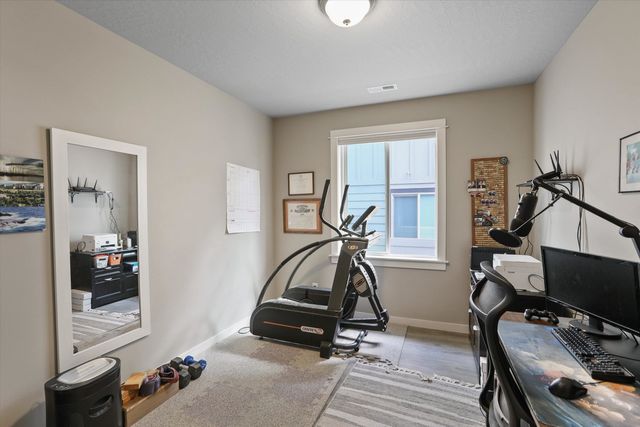 1819 S Donwood St, Greenacres, WA 99016