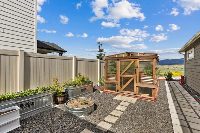 1819 S Donwood St, Greenacres, WA 99016