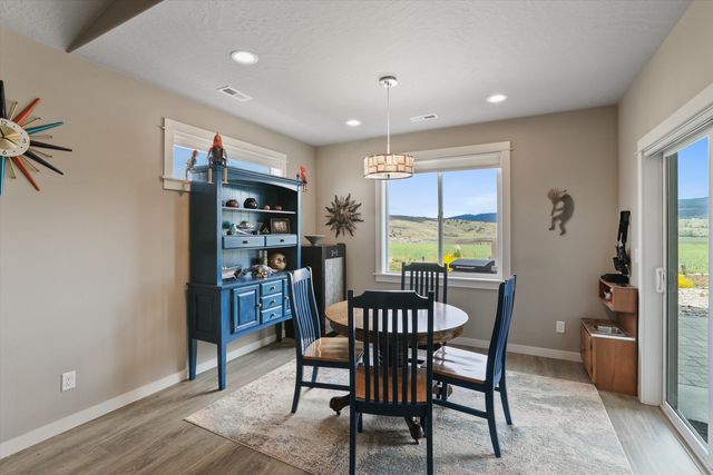 1819 S Donwood St, Greenacres, WA 99016