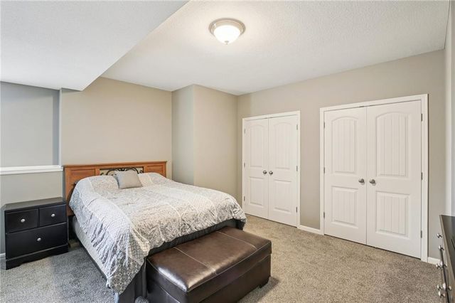 915 N Oak Terrace, Tonganoxie, KS 66086