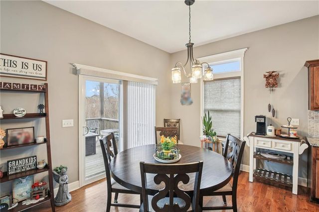 915 N Oak Terrace, Tonganoxie, KS 66086