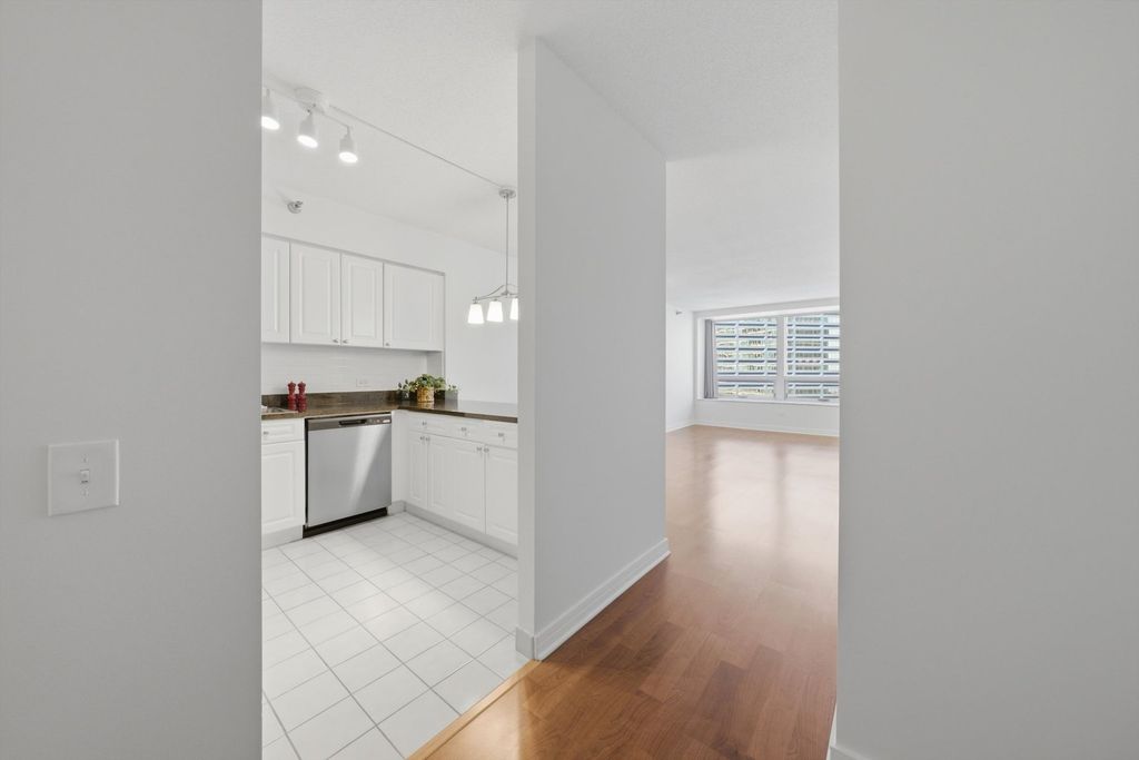 512 N MCCLURG Court 2611, Chicago, IL 60611 — photo 3