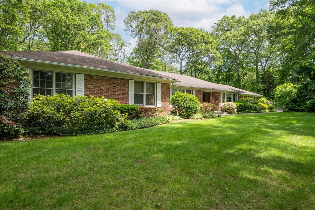 100 Foxhunt Crescent, Oyster Bay Cove, NY 11791