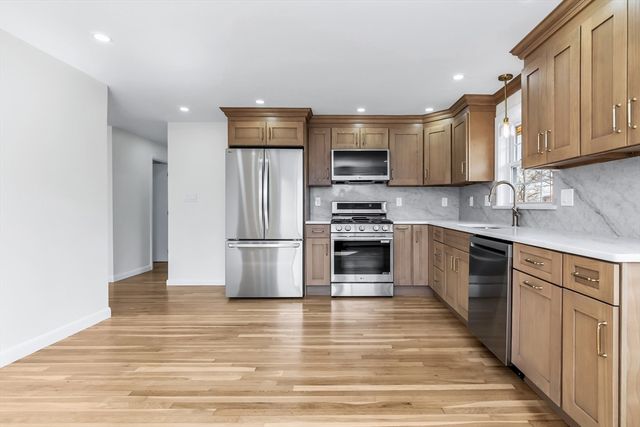 5 Lafayette Ave, Lawrence, MA 01843