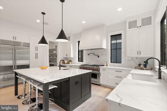 112 N HIGHLAND ST, Arlington, VA 22201