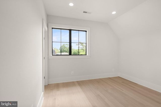 112 N HIGHLAND ST, Arlington, VA 22201