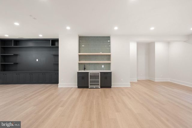 112 N HIGHLAND ST, Arlington, VA 22201