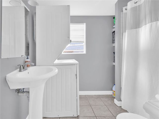 37 Oxford Avenue, Warwick, RI 02889