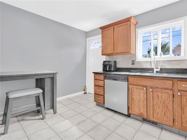 37 Oxford Avenue, Warwick, RI 02889