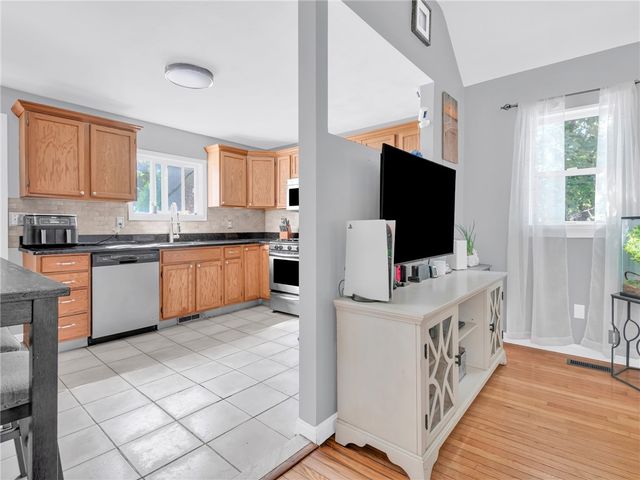 37 Oxford Avenue, Warwick, RI 02889