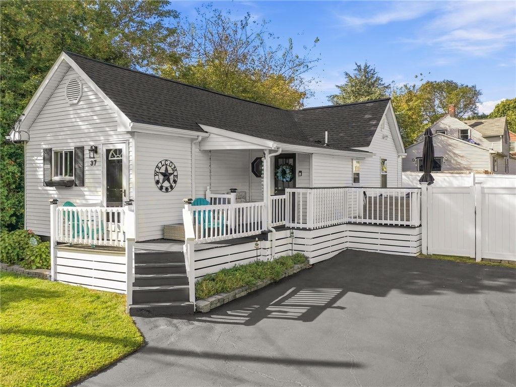 37 Oxford Avenue, Warwick, RI 02889