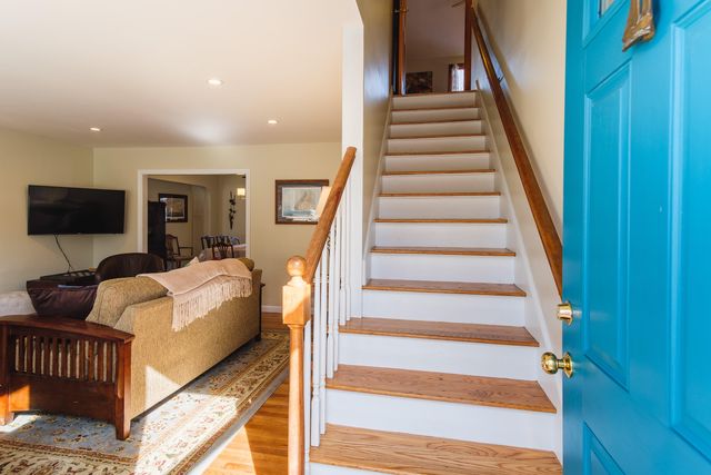 2 Huettner Road, Woods Hole, MA 02543