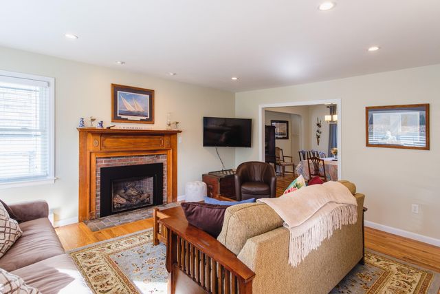 2 Huettner Road, Woods Hole, MA 02543