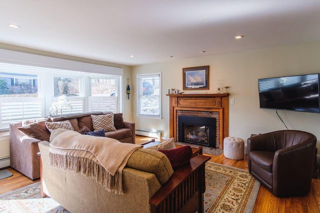 2 Huettner Road, Woods Hole, MA 02543