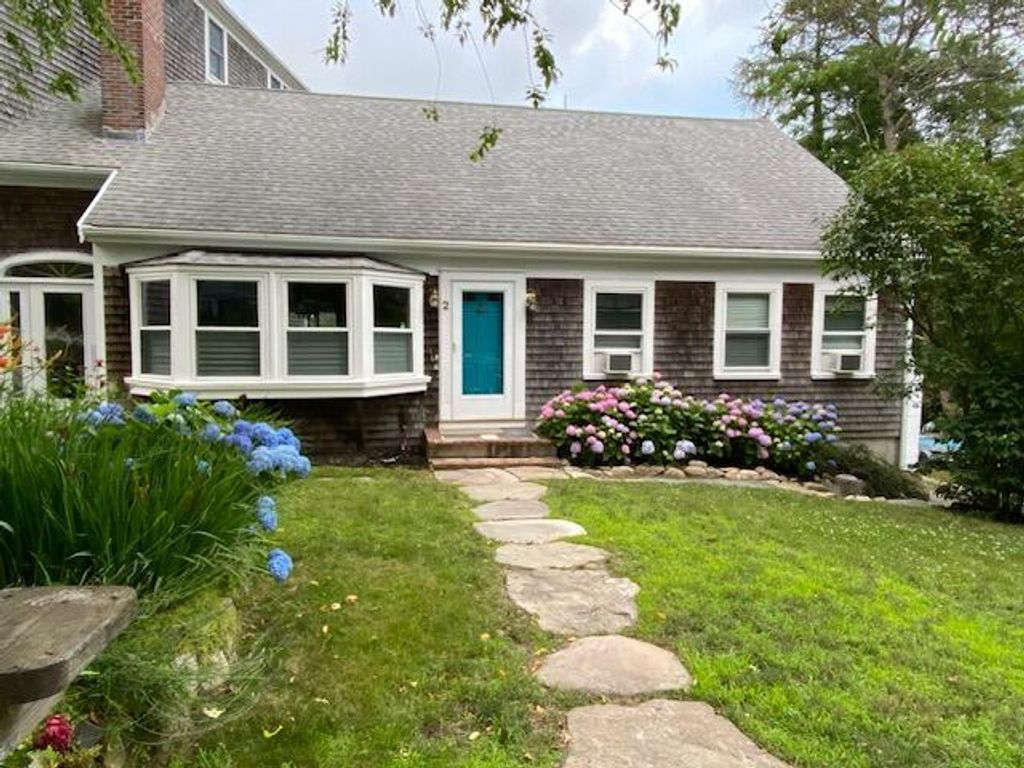 2 Huettner Road, Woods Hole, MA 02543