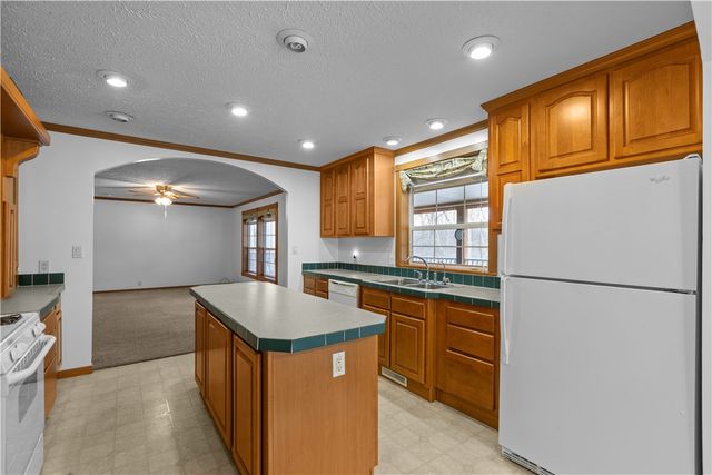 4601 WILDWOOD SAMPLE RD, Hampton, PA 15101