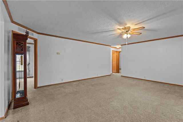 4601 WILDWOOD SAMPLE RD, Hampton, PA 15101