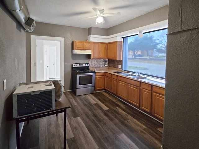 507 W Nash Street, Terrell, TX 75160