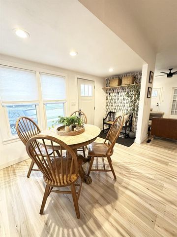 135 W HICKORY STREET, Seymour, WI 54165