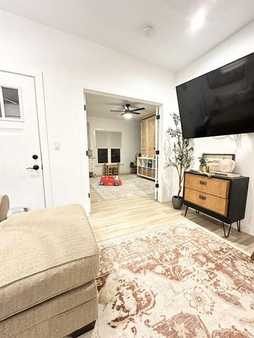 135 W HICKORY STREET, Seymour, WI 54165