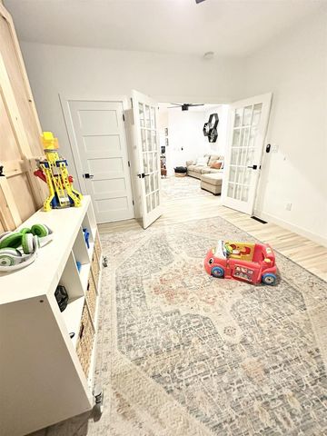 135 W HICKORY STREET, Seymour, WI 54165