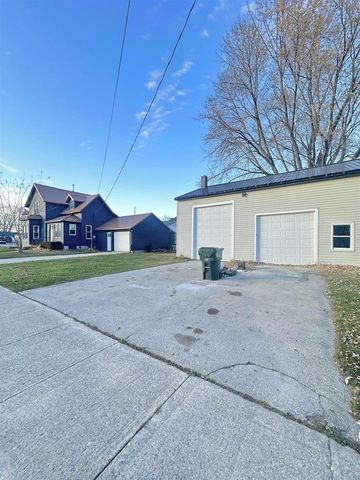 135 W HICKORY STREET, Seymour, WI 54165