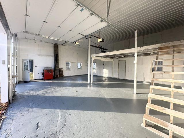 135 W HICKORY STREET, Seymour, WI 54165