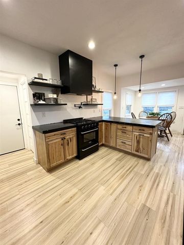 135 W HICKORY STREET, Seymour, WI 54165