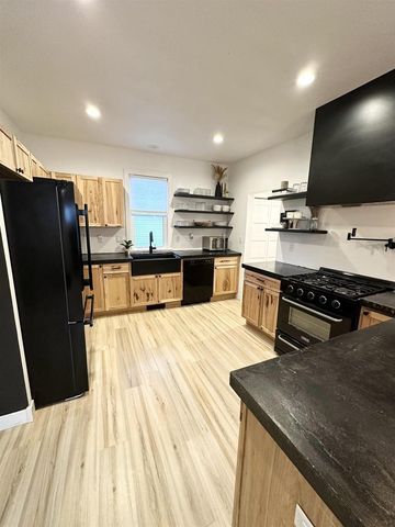 135 W HICKORY STREET, Seymour, WI 54165