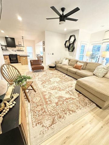 135 W HICKORY STREET, Seymour, WI 54165