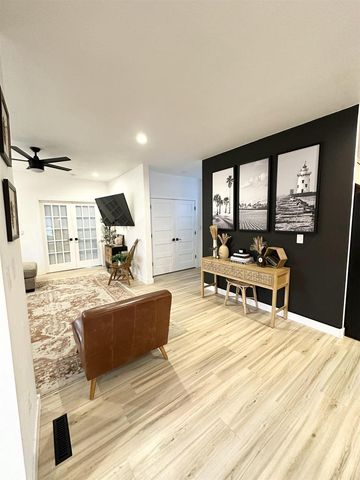 135 W HICKORY STREET, Seymour, WI 54165