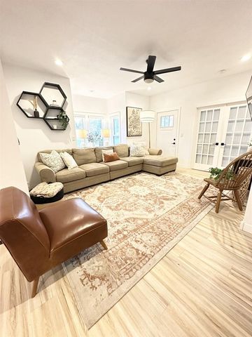 135 W HICKORY STREET, Seymour, WI 54165