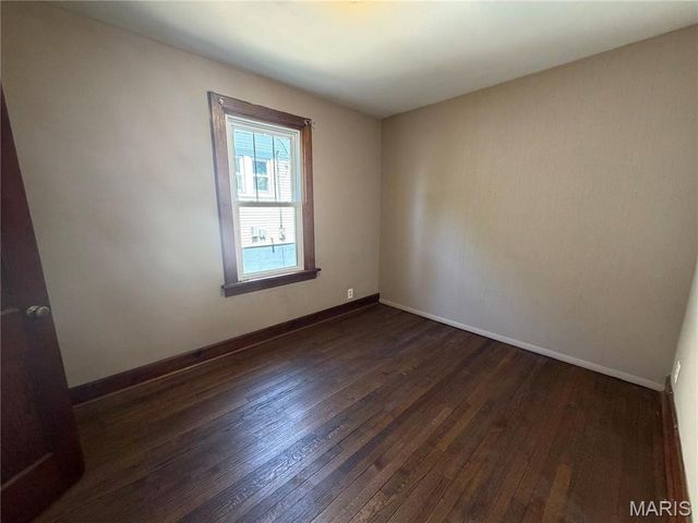 8733 Mavis Place, St John, MO 63114