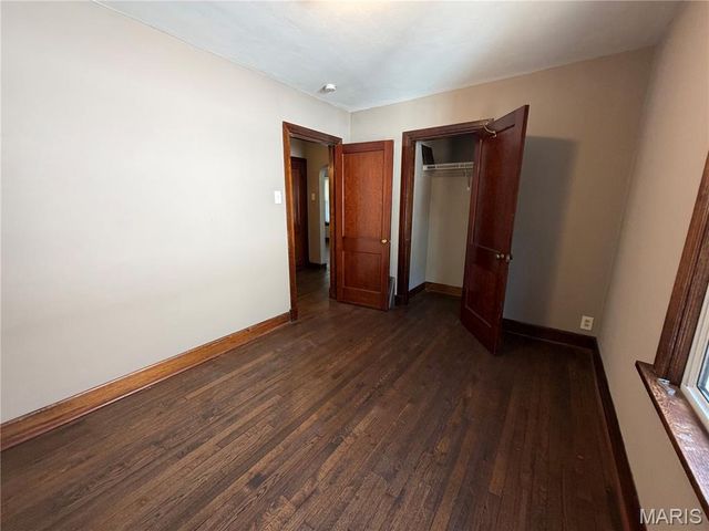 8733 Mavis Place, St John, MO 63114