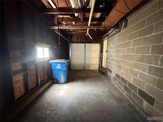 8733 Mavis Place, St John, MO 63114