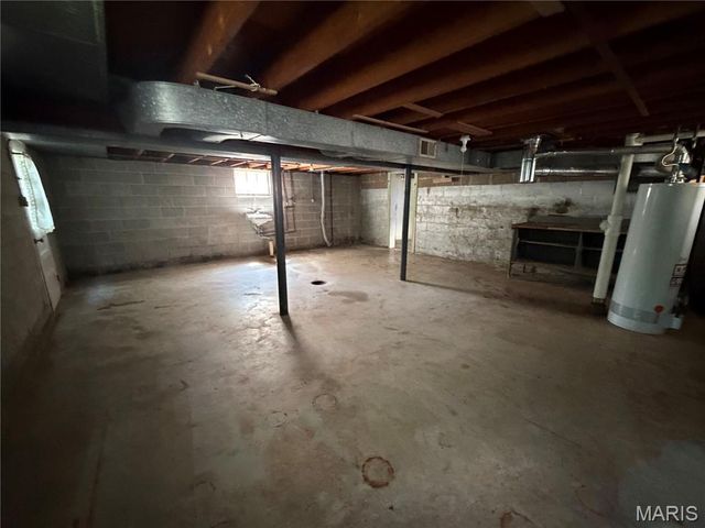 8733 Mavis Place, St John, MO 63114