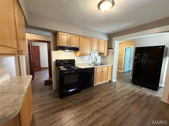 8733 Mavis Place, St John, MO 63114