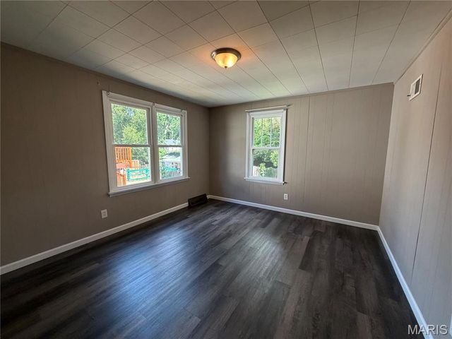 8733 Mavis Place, St John, MO 63114