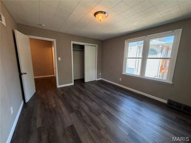 8733 Mavis Place, St John, MO 63114