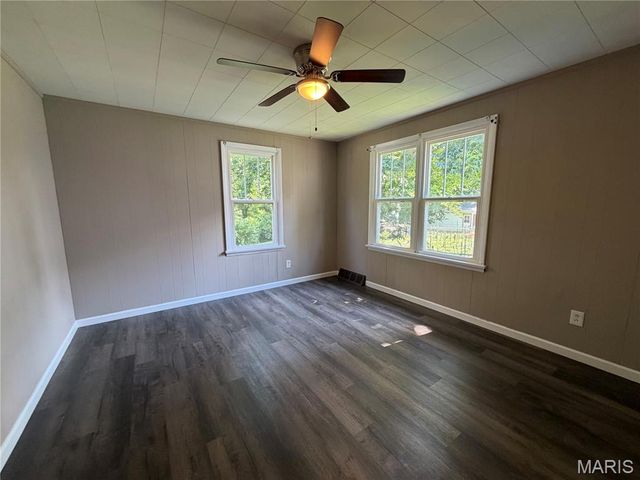 8733 Mavis Place, St John, MO 63114